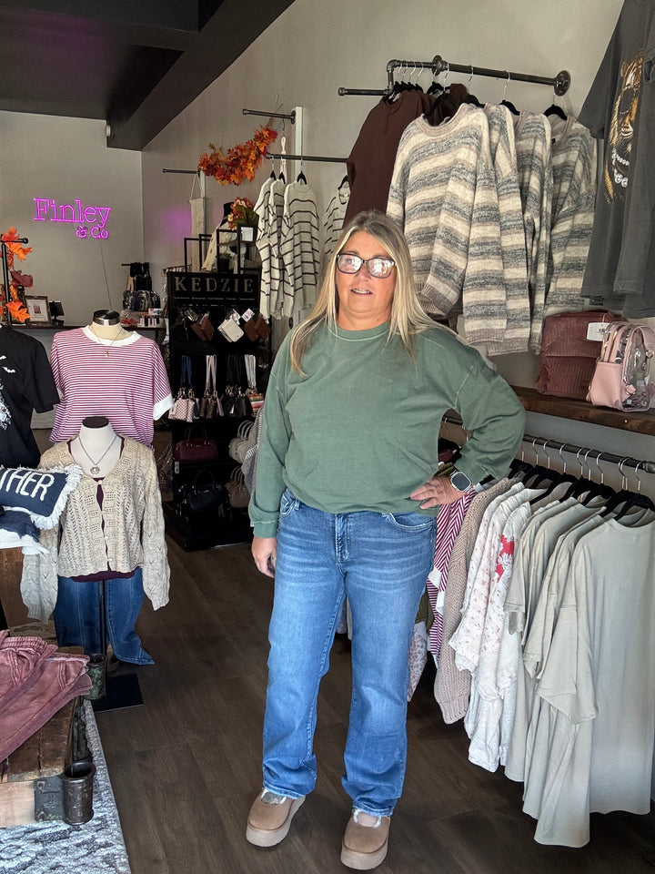 Lovervet Mid Rise Straight Leg Jeans