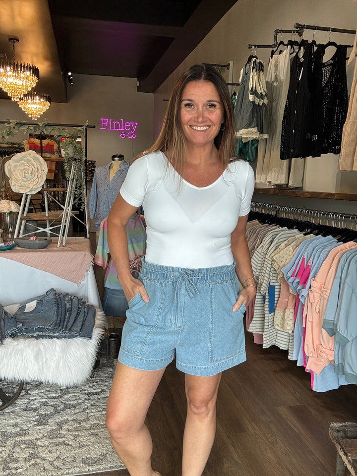 Elastic Waist Patch Pocket Denim Shorts