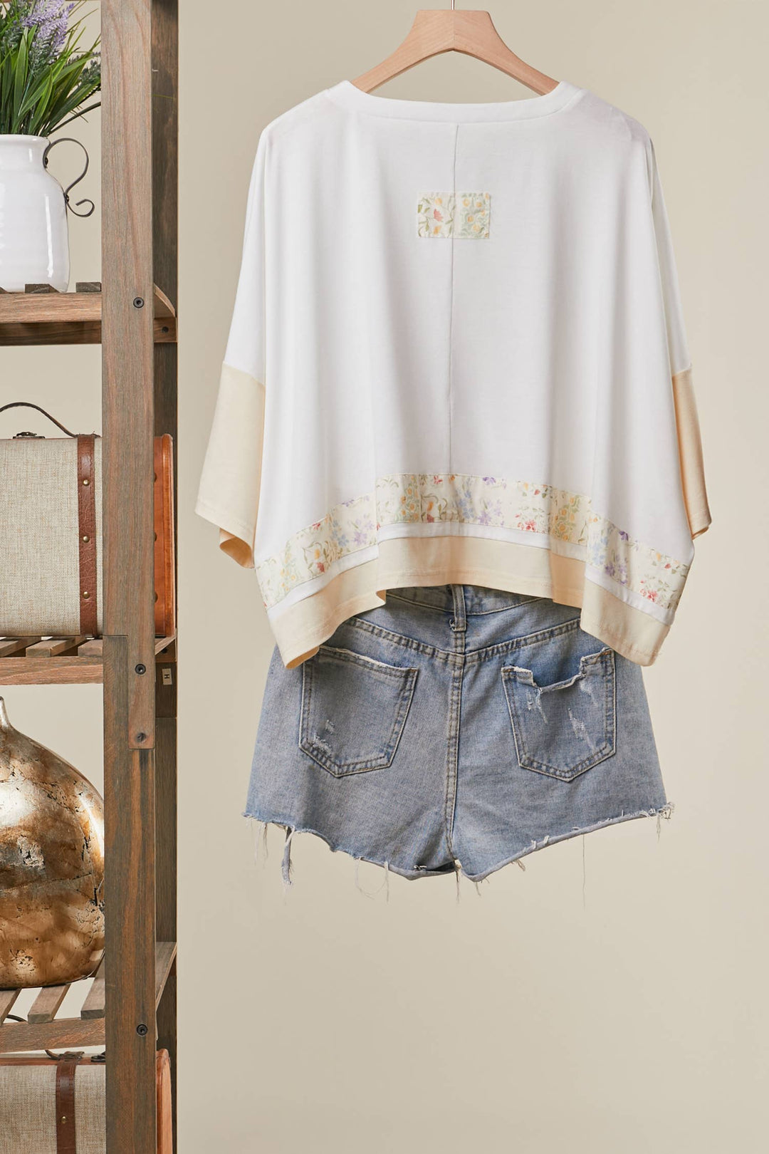 LACE EMBROIDERED SHORT SLEEVES ROUND NECK TOP