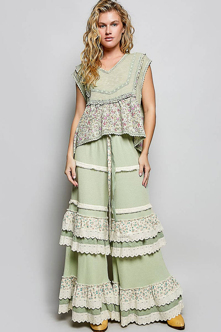 V-neck Floral Pattern Trim Ruffle Rib Knitted Sleeveless Top